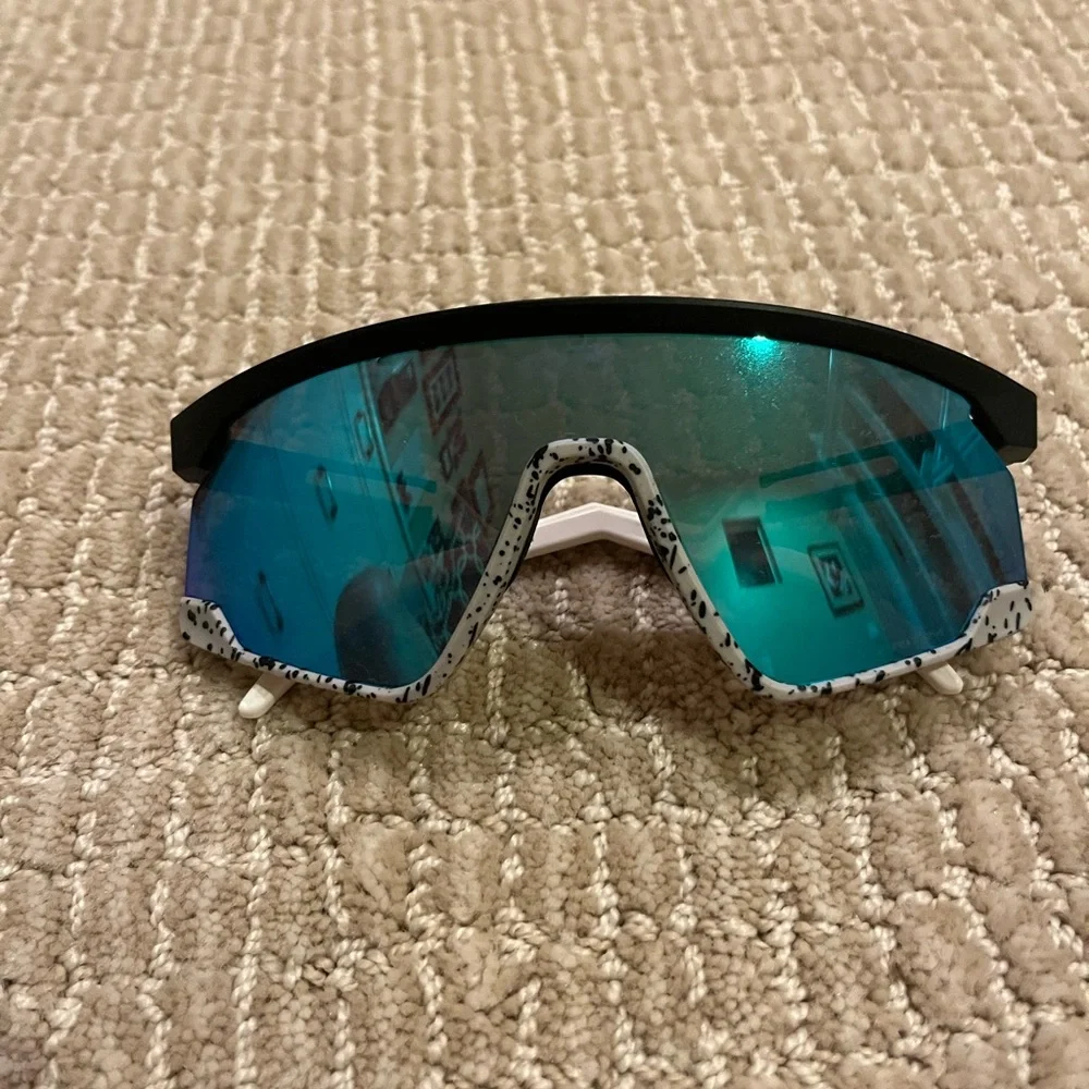 Oakley Kids Sunglasses with Blue and Black Frame - Picture 1 of 5